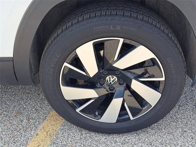 2024 Volkswagen Atlas Cross Sport 2.0T SE w/Technology